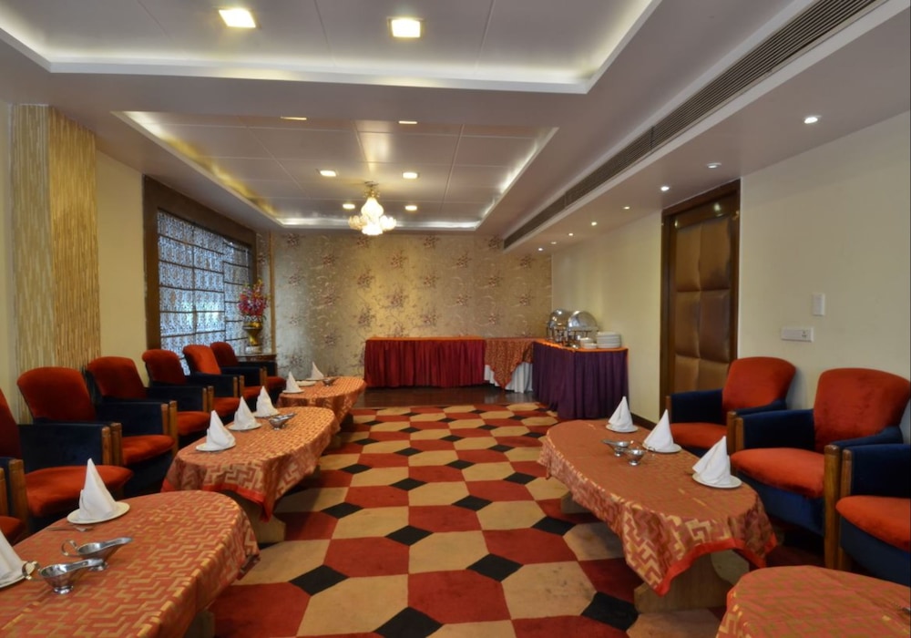Hk Clarks Inn Amritsar 17/25