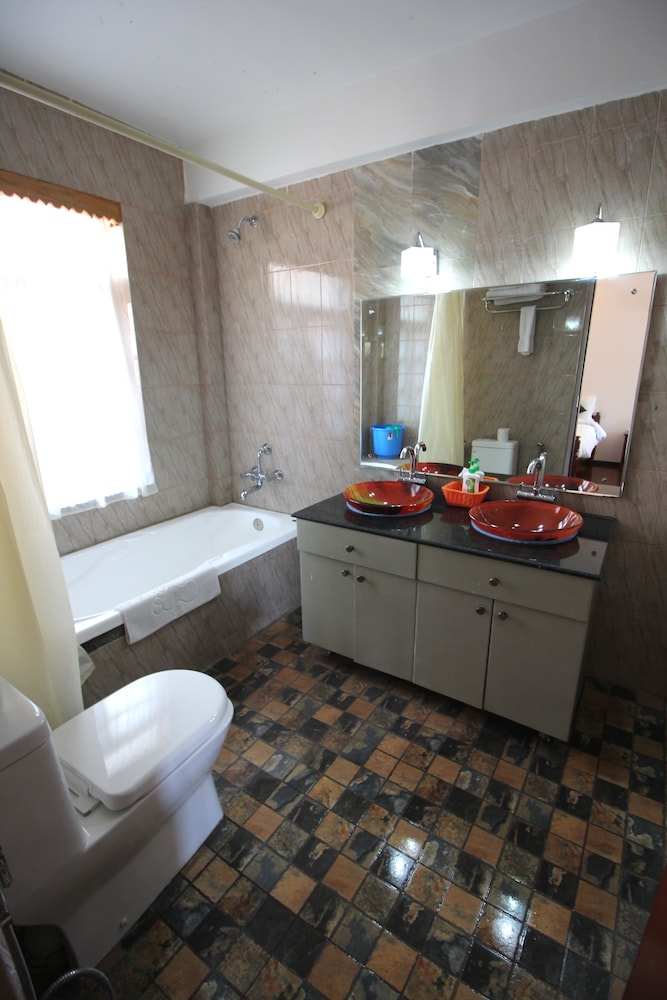Lake View Resort 50/50