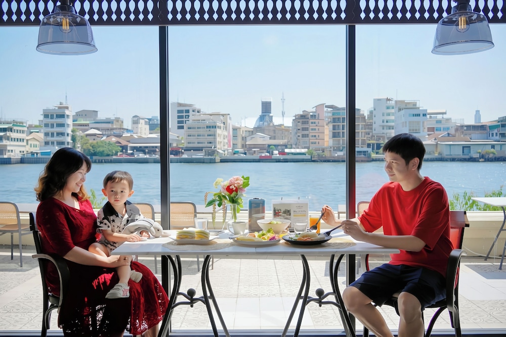 Amdaeng Bangkok Riverside Hotel 51/75