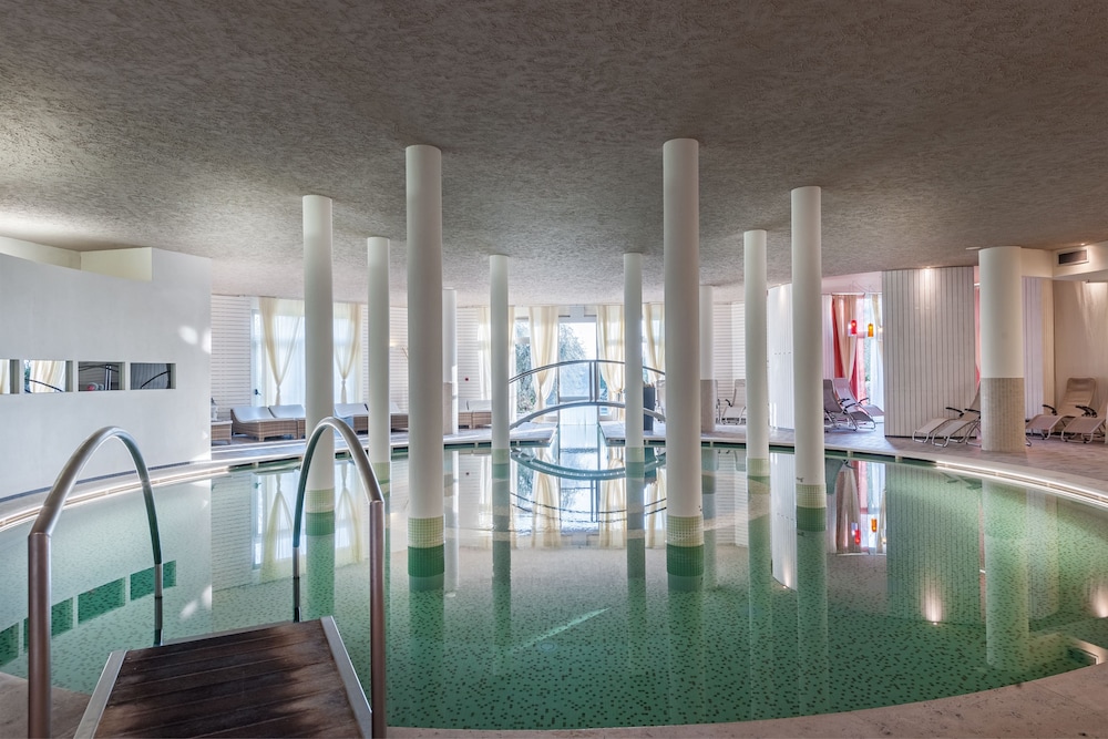 swimming pool spa