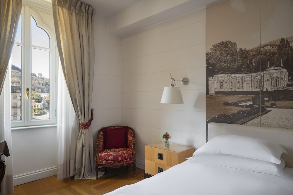 Deluxe, Double Bed, Partial Lake View
