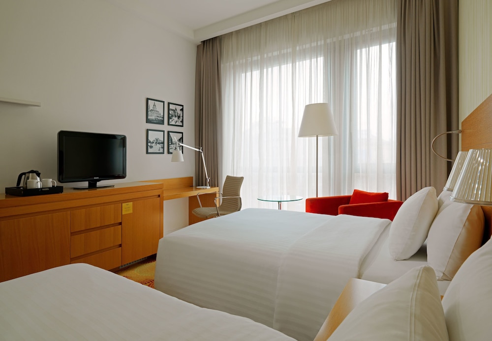 Courtyard By Marriott Budapest City Center Hotel 7/45