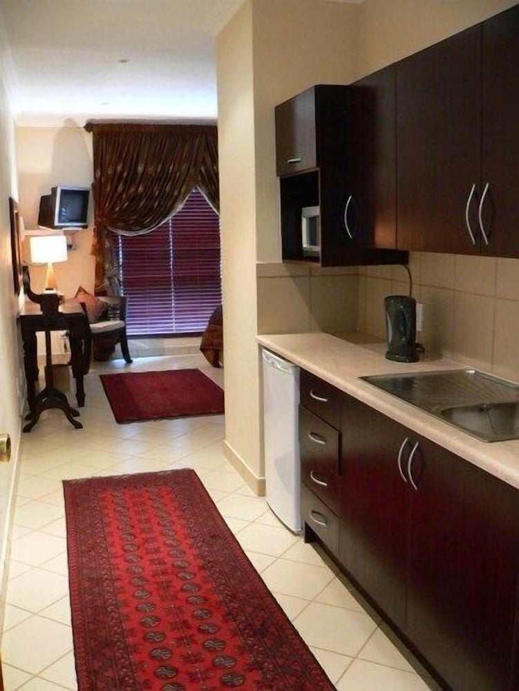 Rustenburg Boutique Hotel 50/50