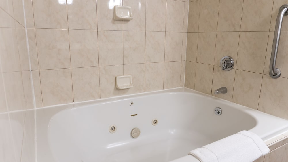 Hilton Garden Inn Plymouth, MI 13/42