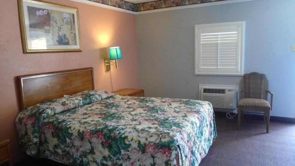 TOWN HOUSE MOTEL 22/61