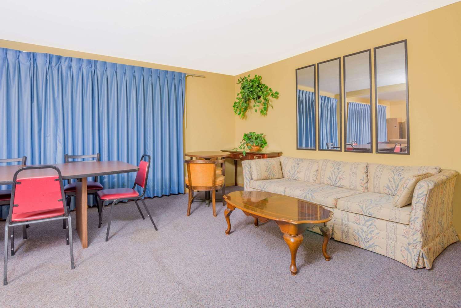 Super 8 By Wyndham Shelbyville 16/25