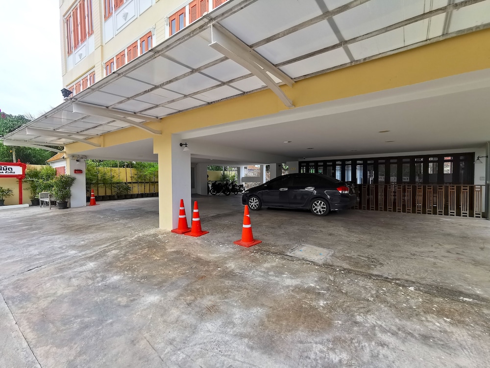 Lertnimit Boutique Hotel 57/61