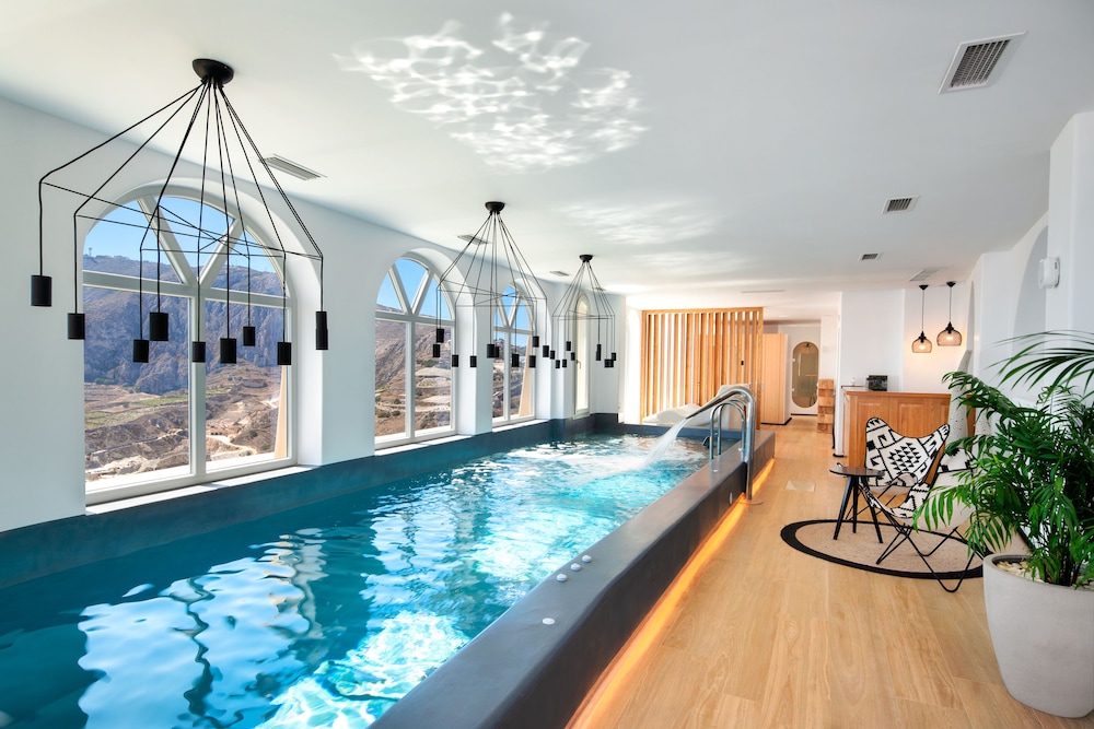 Skyfall Suites 37/79