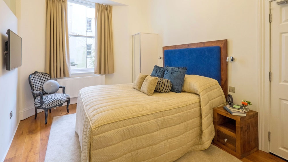 Berkeley Square Hotel 30/73