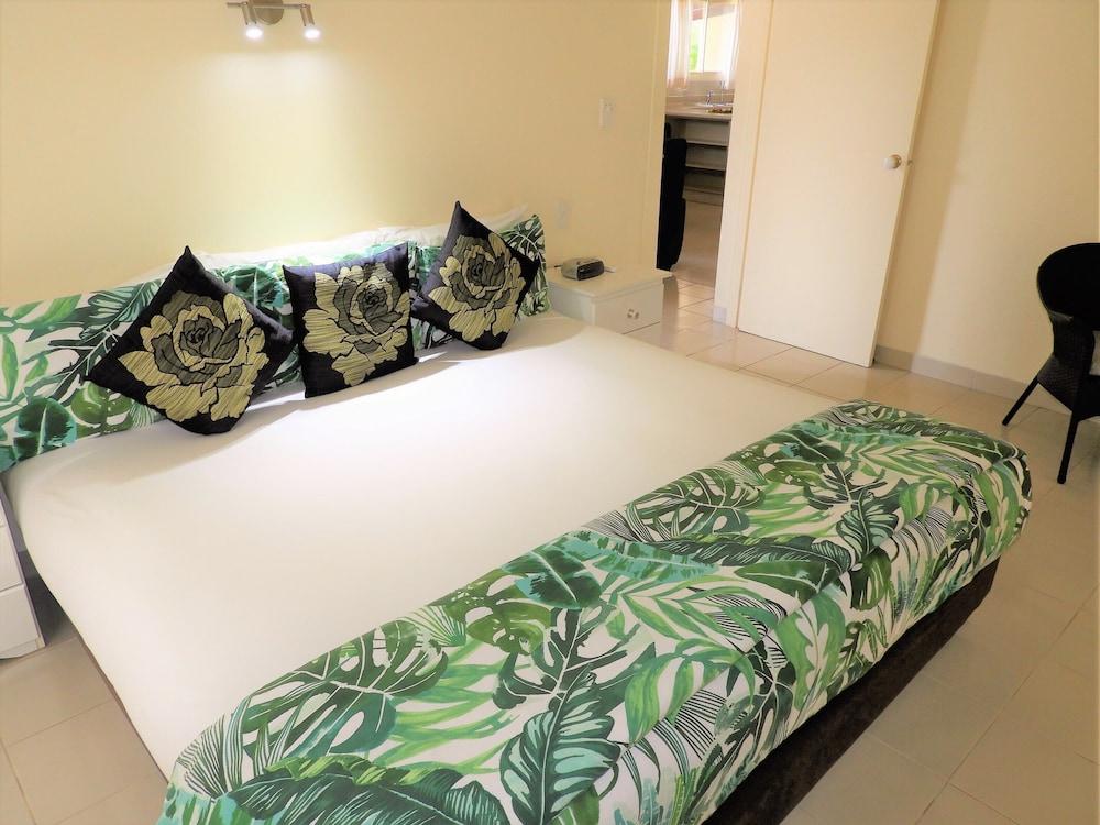 Edgewater Resort 27/71