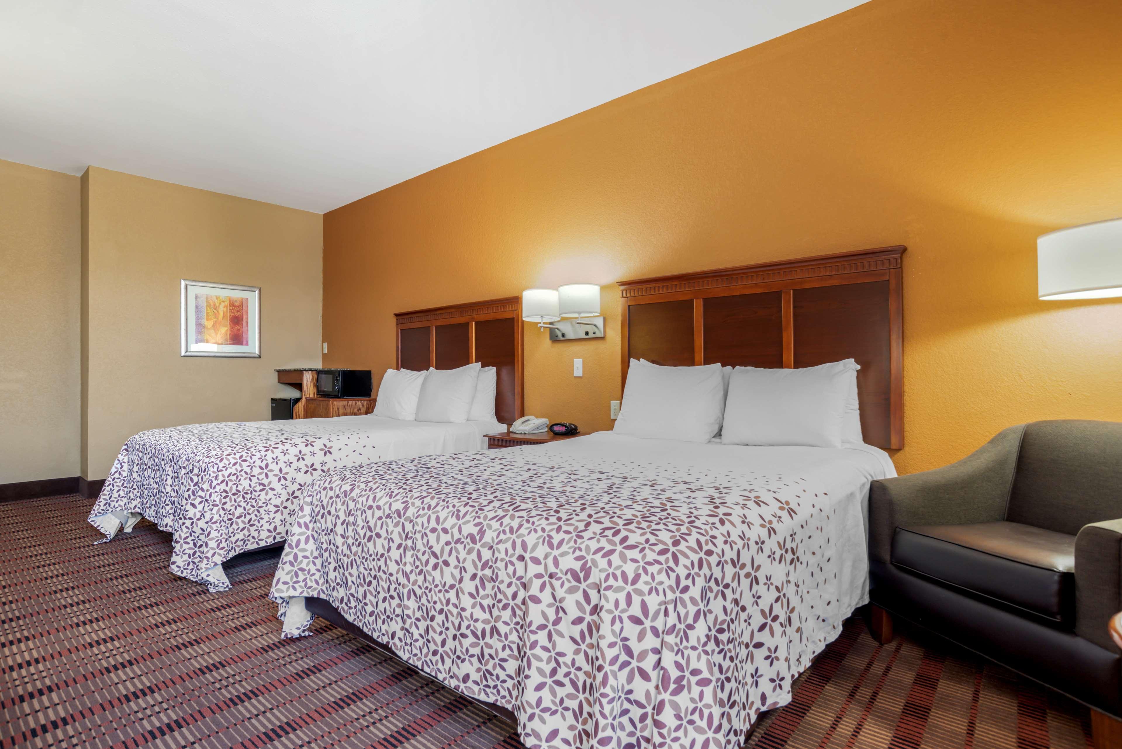 Room, Quadruple, Queen Bed, Accessible