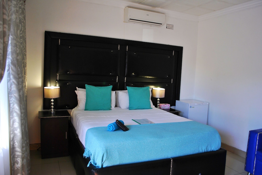 Lapologa Bed And Breakfast 10/34