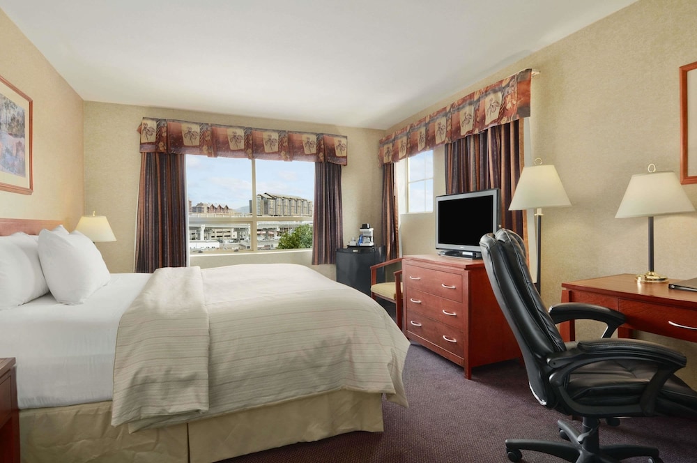 Days Inn By Wyndham Vancouver Airport 13/20