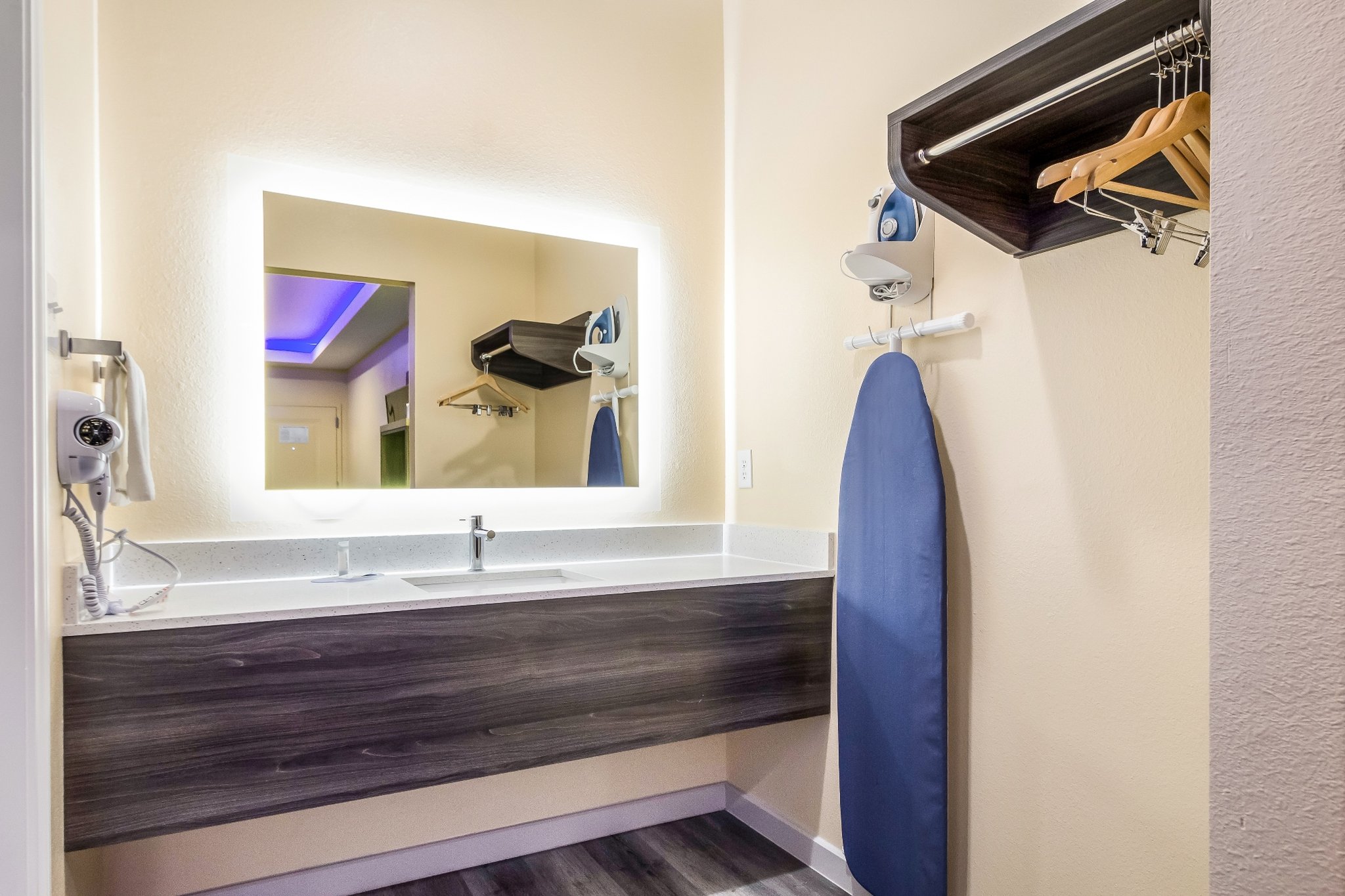 Scottish Inns and Suites Willowbrook 24/25