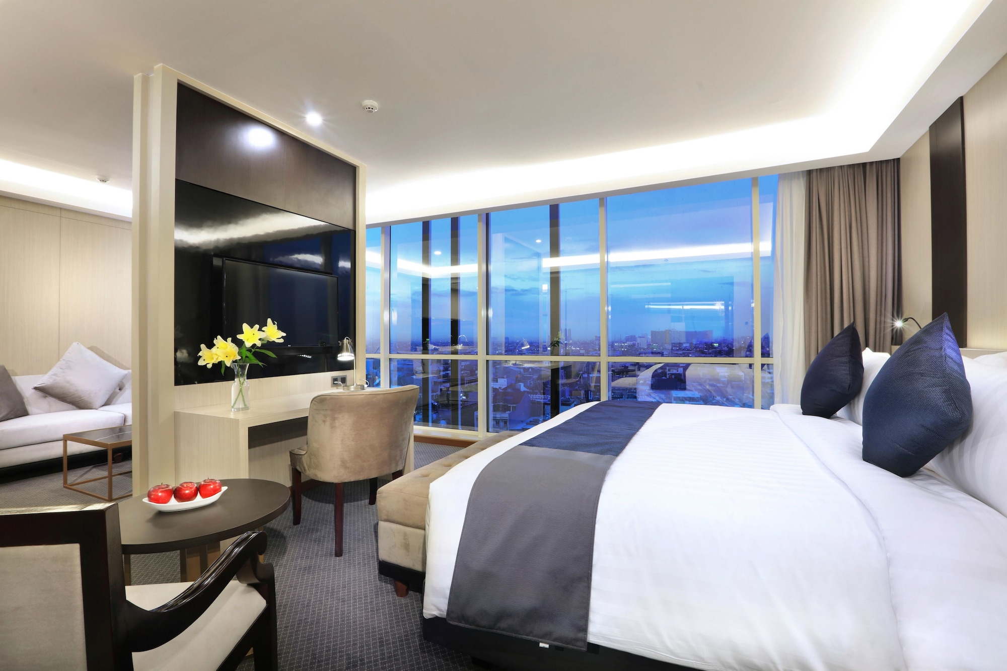 ASTON SUITE