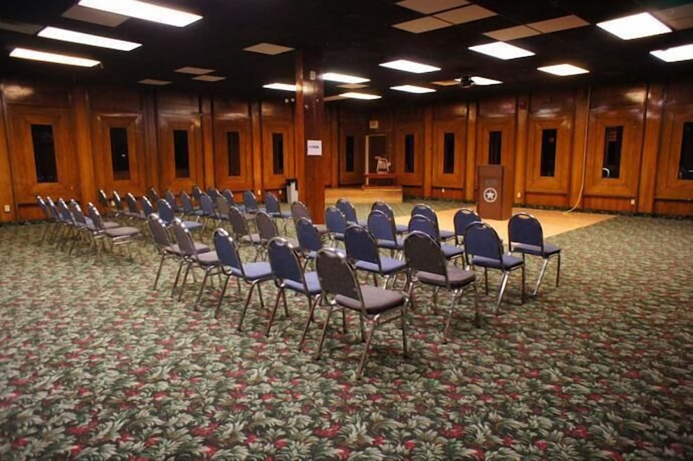 Lincoln Inn Express Hotel And Suites 23/28