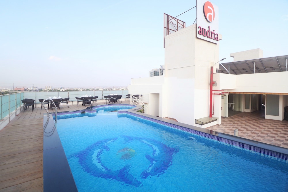 Golden Eagle By Keshav Global Hotels 40/40