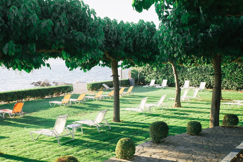 Tzaki Hotel 37/42