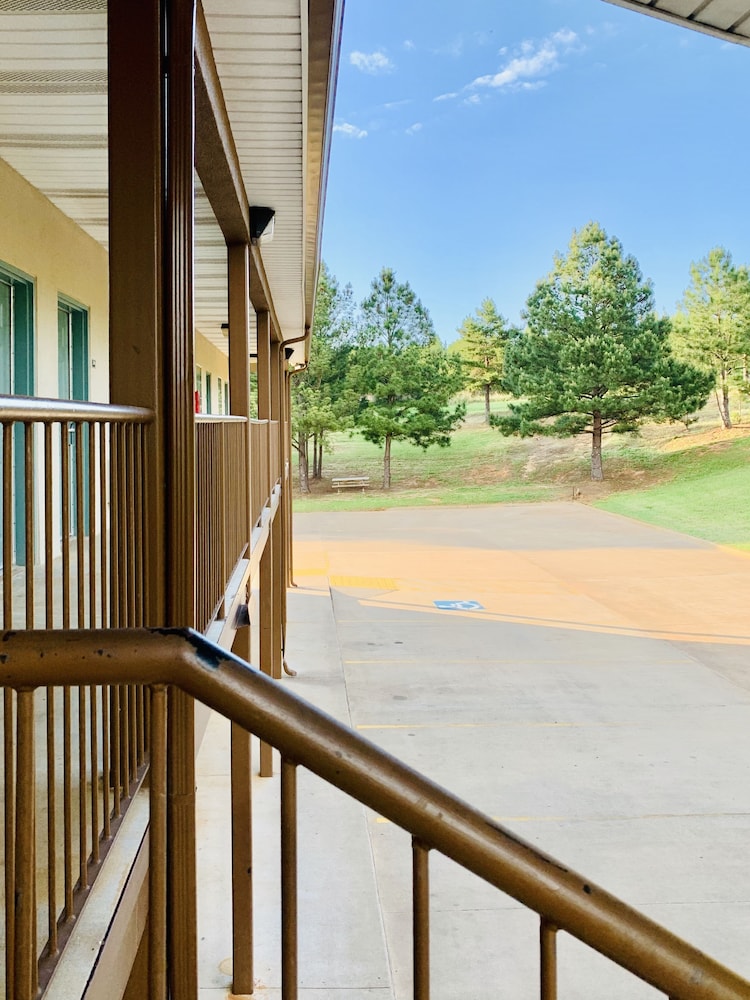 Weston Inn Suites 48/55