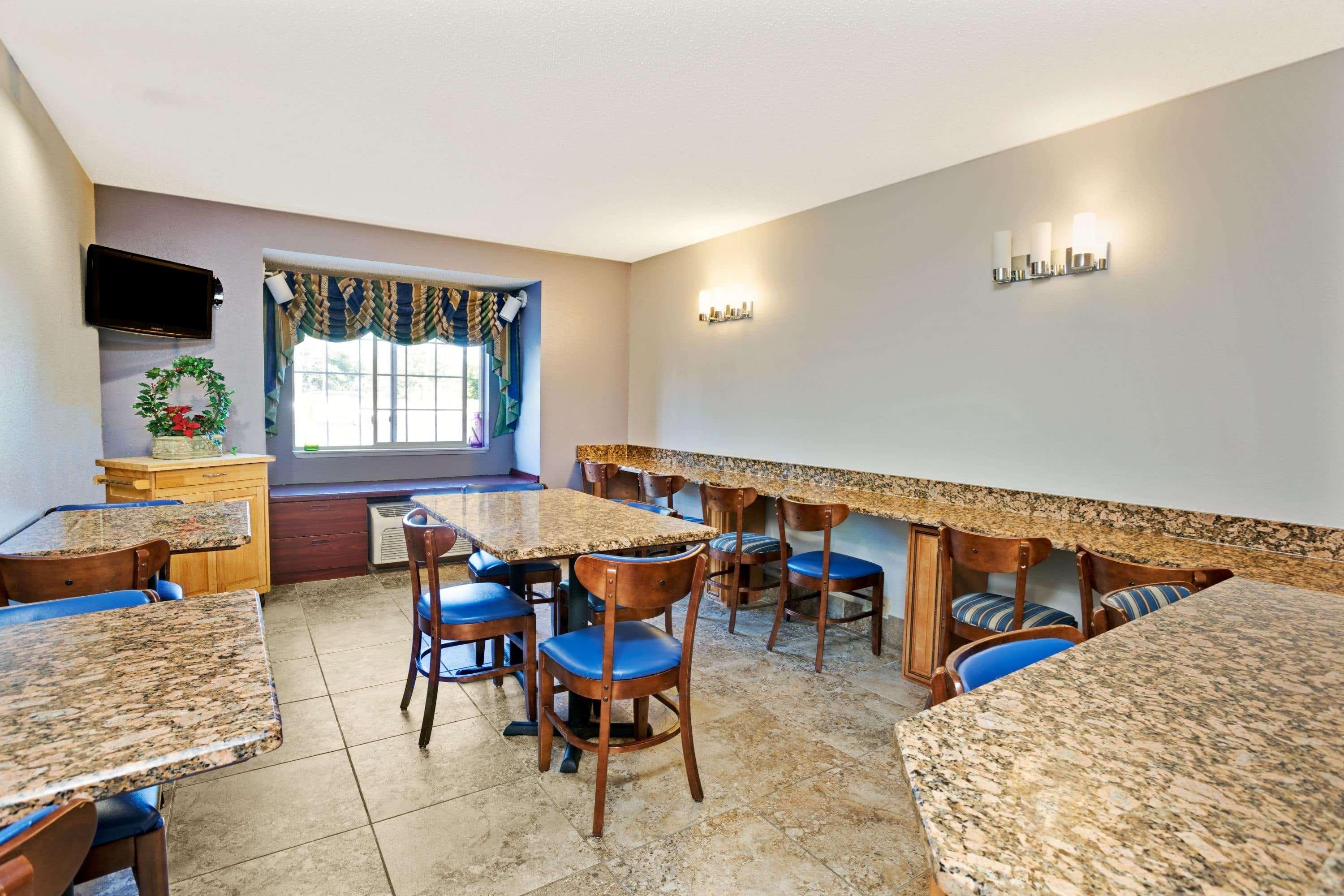 Microtel Inn Suites Detroit Roseville 20/31