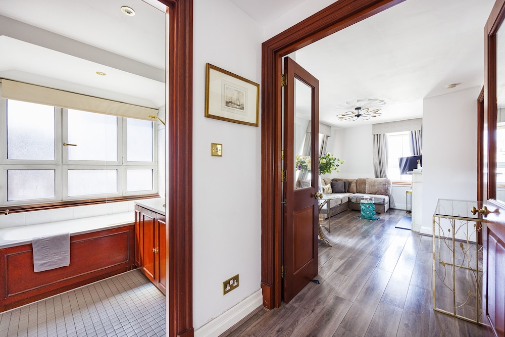 Carlton Court 17/50
