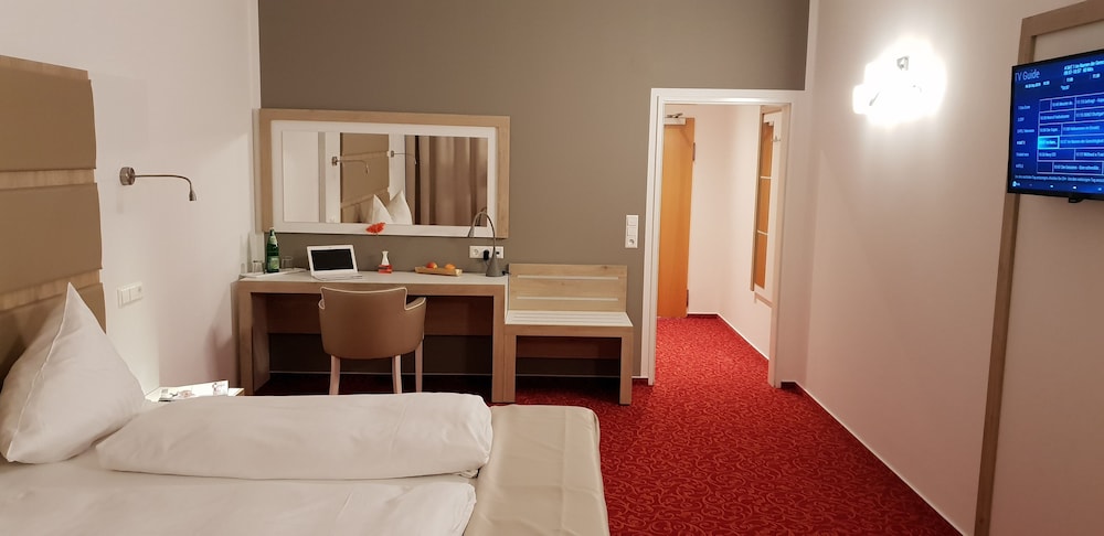 Confour Hotel 7/50