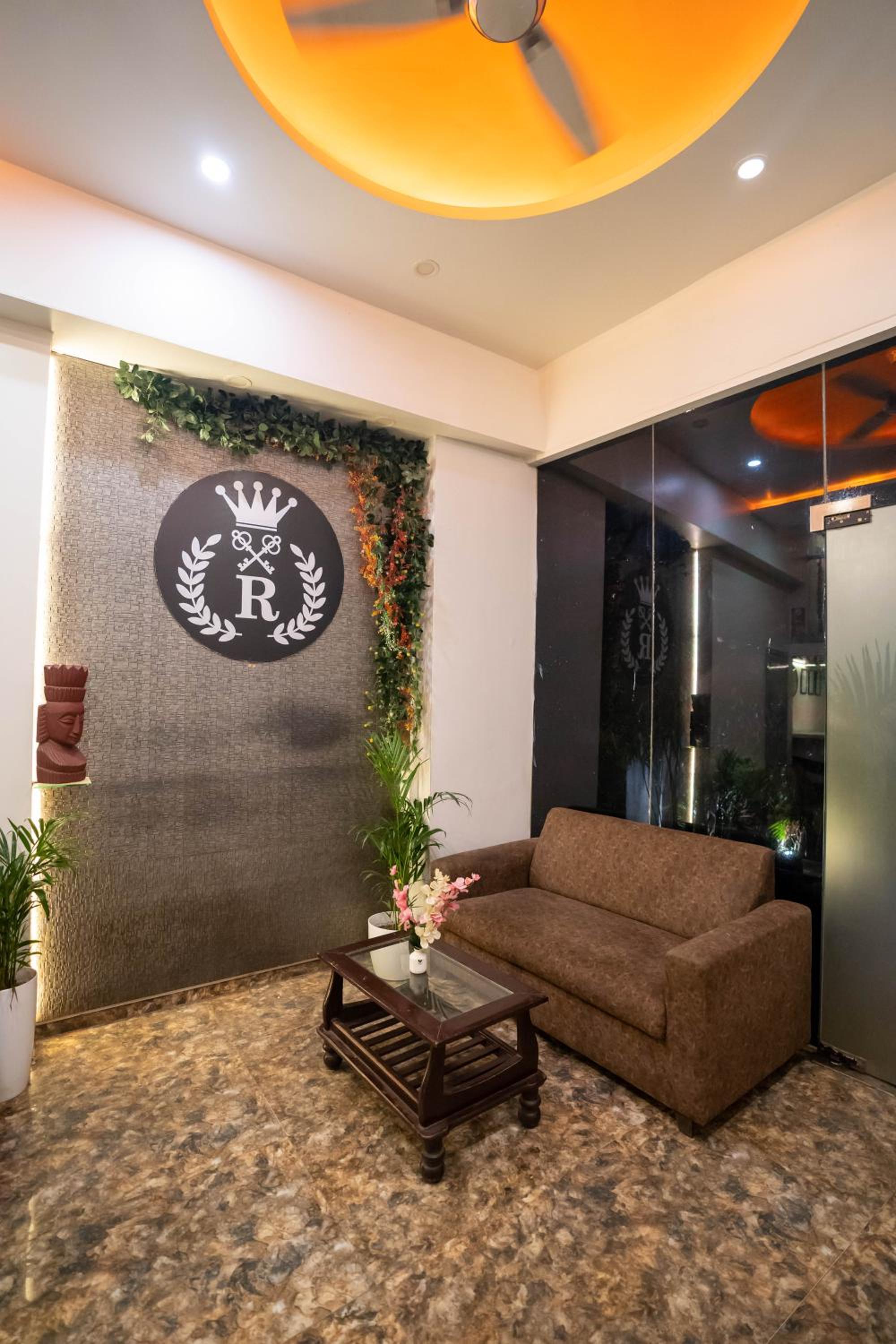 Hotel Royce Executive, Near US Consulate 13/28