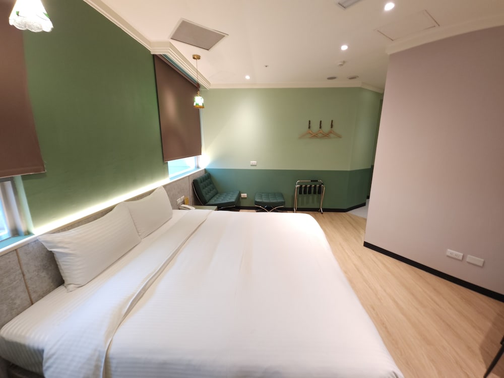 SUPERIOR, QUEEN BED