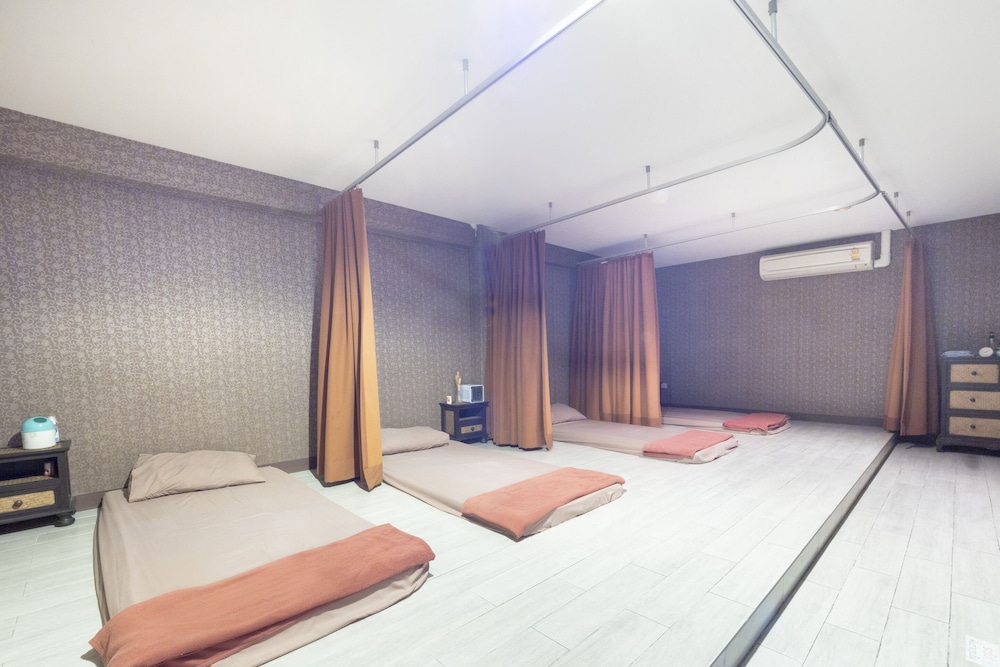 OYO 75382 Chonburi Hotel 20/42