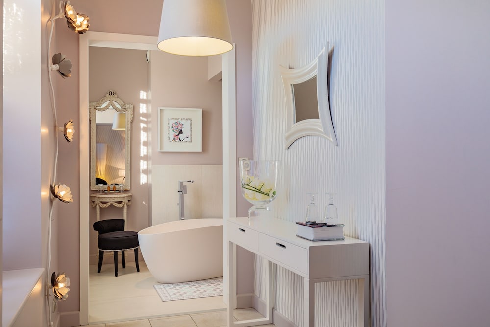 Hotel La Suite 58/75
