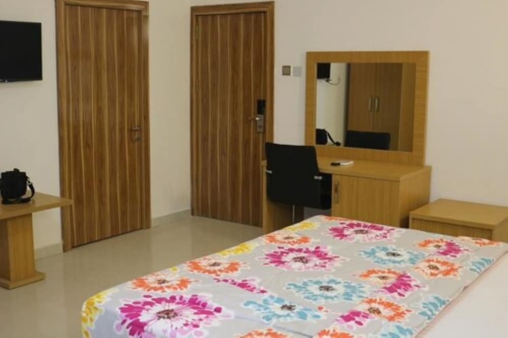 Roses Regency Hotel And Suites 7/22