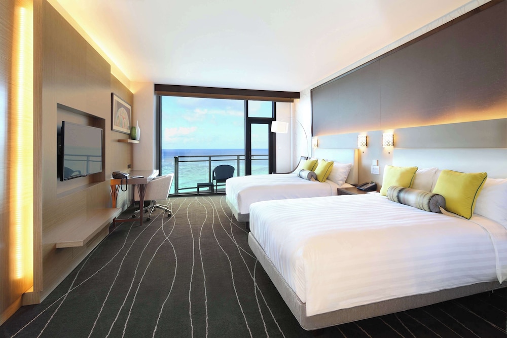 PREMIER, TWIN BEDS, OCEAN FRONT