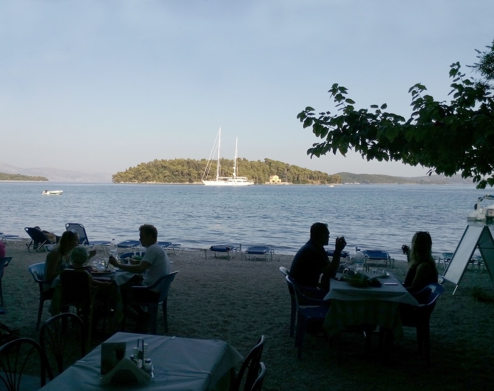 Avra Beach Hotel 39/55