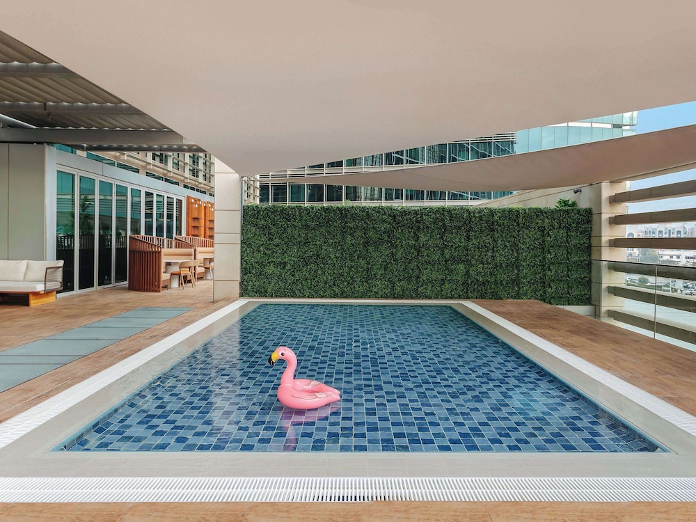 swimming pool spa