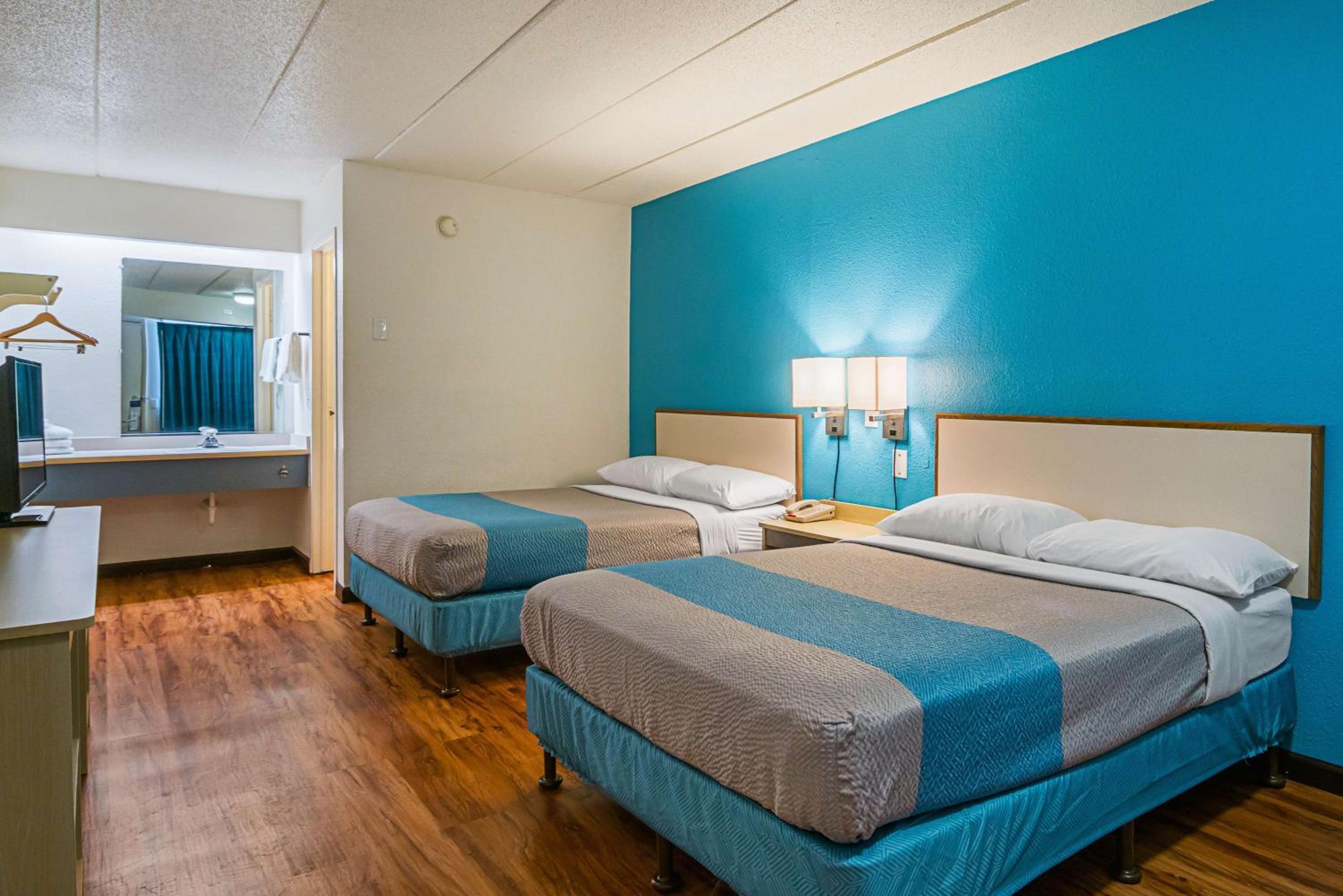 ROOM, QUADRUPLE, ACCESSIBLE