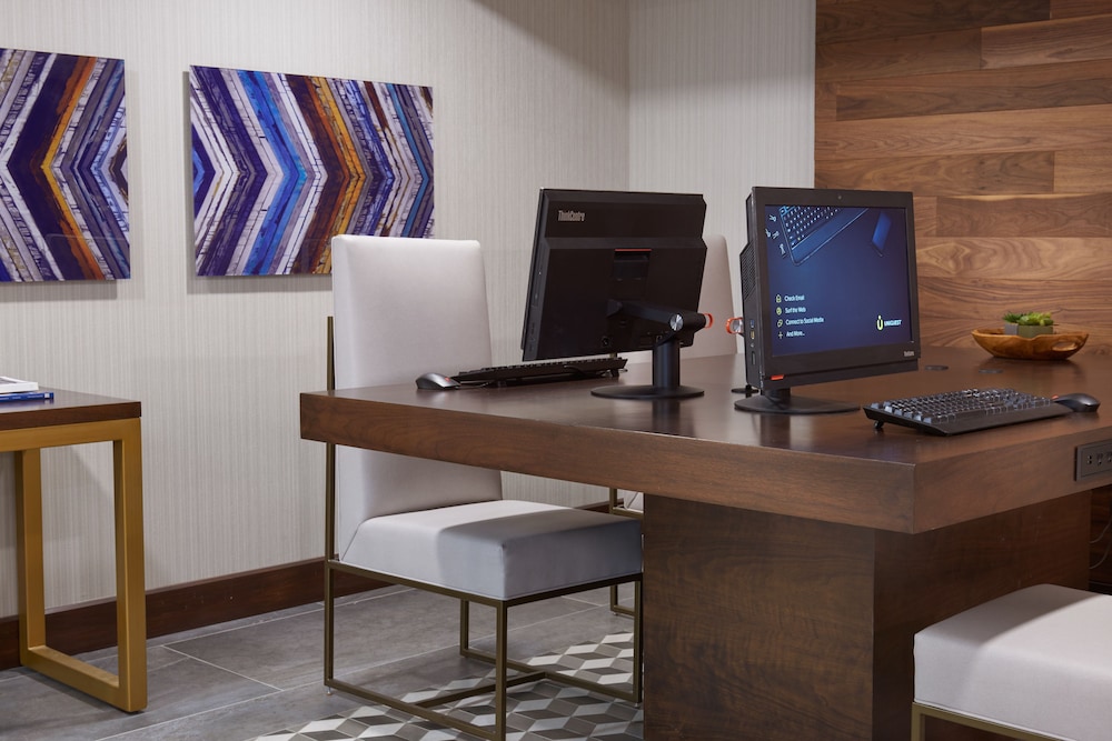 Kansas City Airport Marriott 59/64