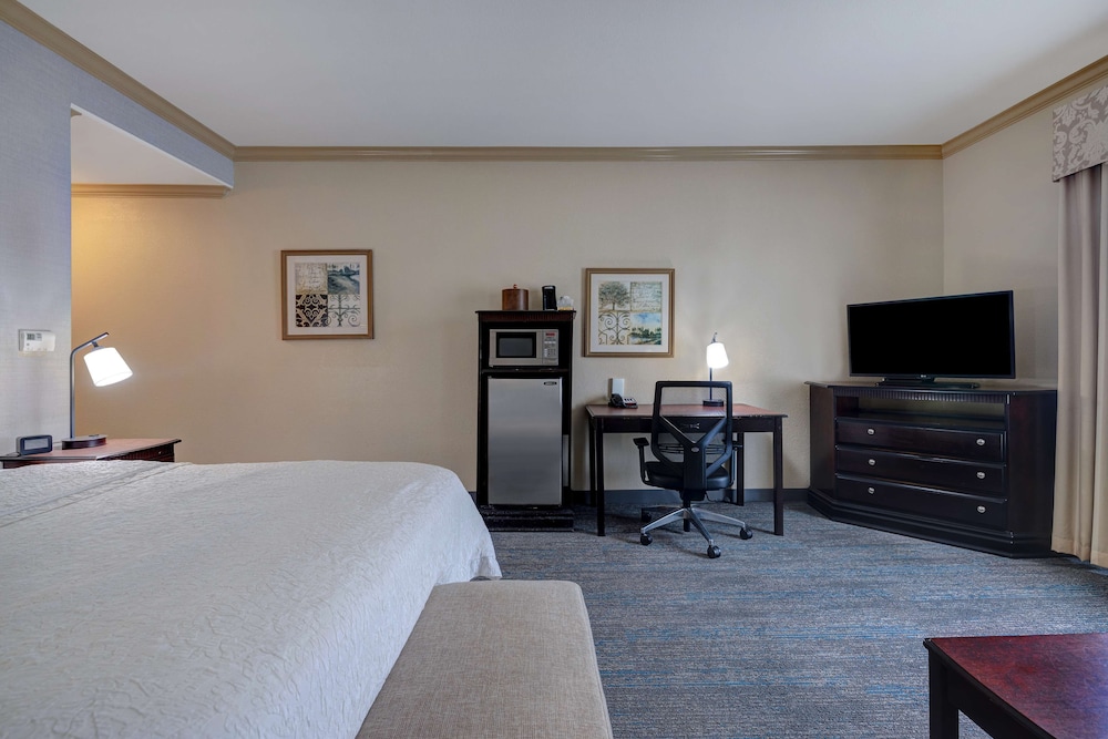 Hampton Inn Suites Galveston 32/68