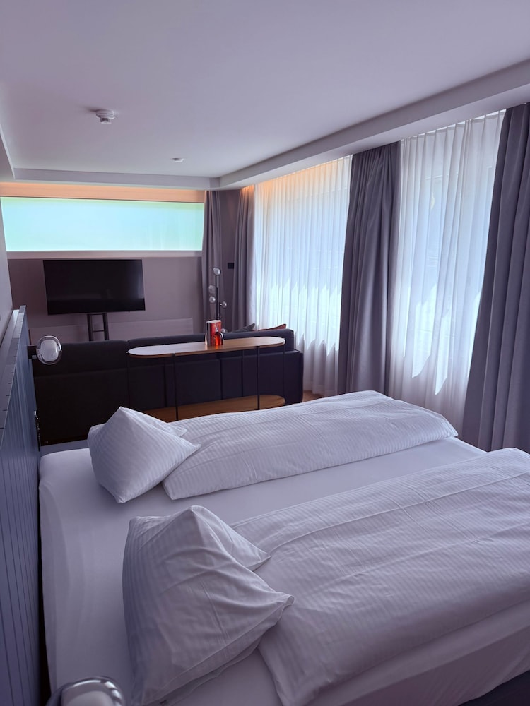 Bliss, Suite, Queen Bed, Sofa