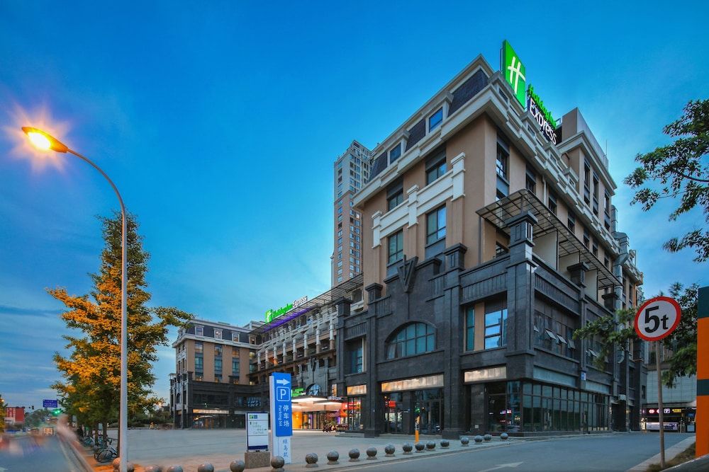 Holiday Inn Express Chengdu East 2/30