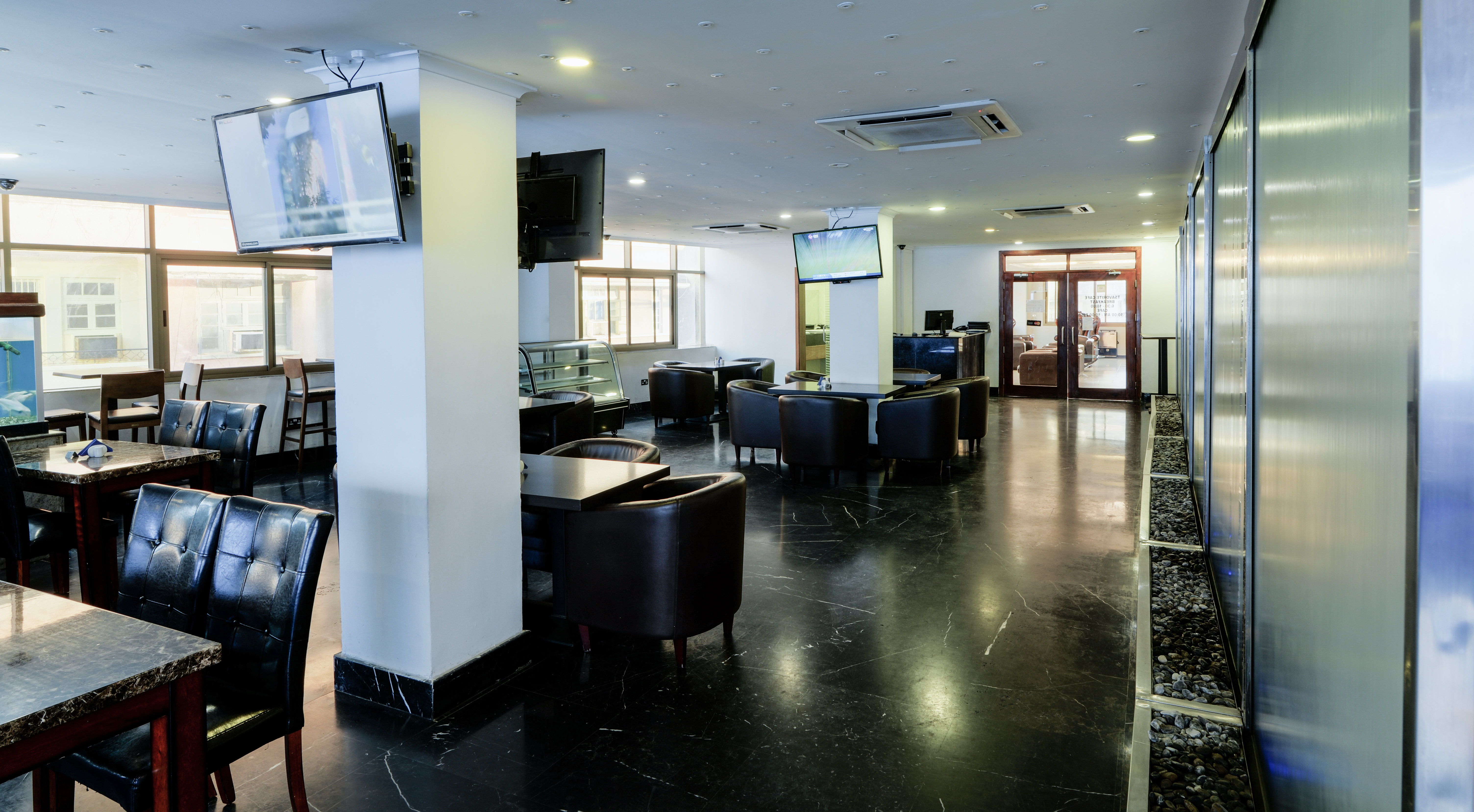 Tanzanite Executive Suites 36/40