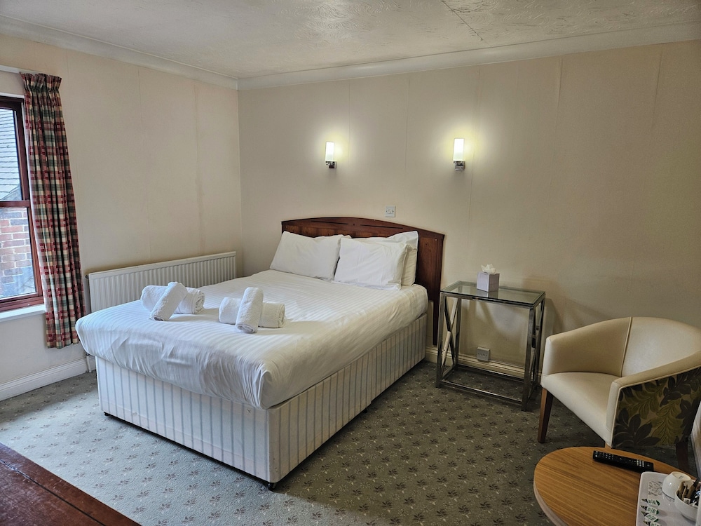 MARSH FARM HOTEL 20/50