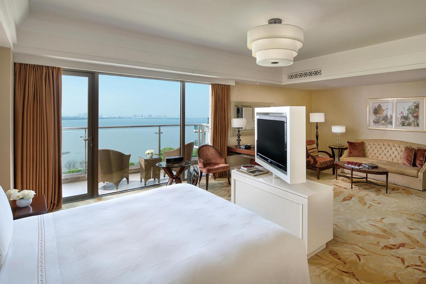 Fairmont Gold, Junior Suite