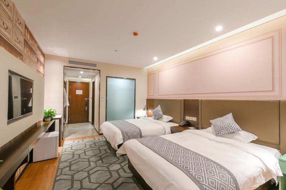 DELUXE, 2 BEDS