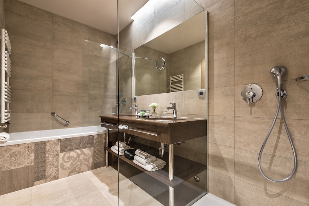 HOTEL PLAZA DUCE 49/50