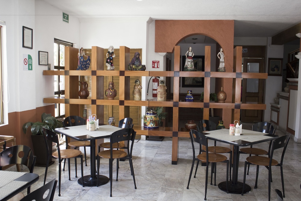 Estanza Hotel and Suites 44/58