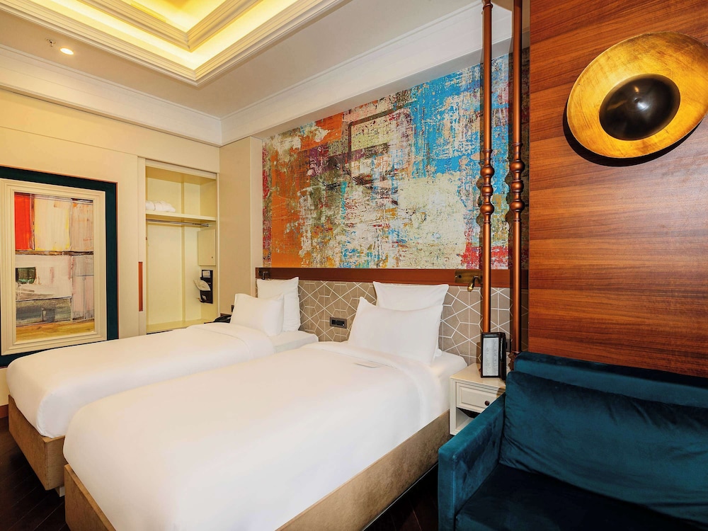 غرفة ديلوكس بسريرين منفصلين مع أريكة، Mercure Istanbul Sirkeci 6/10