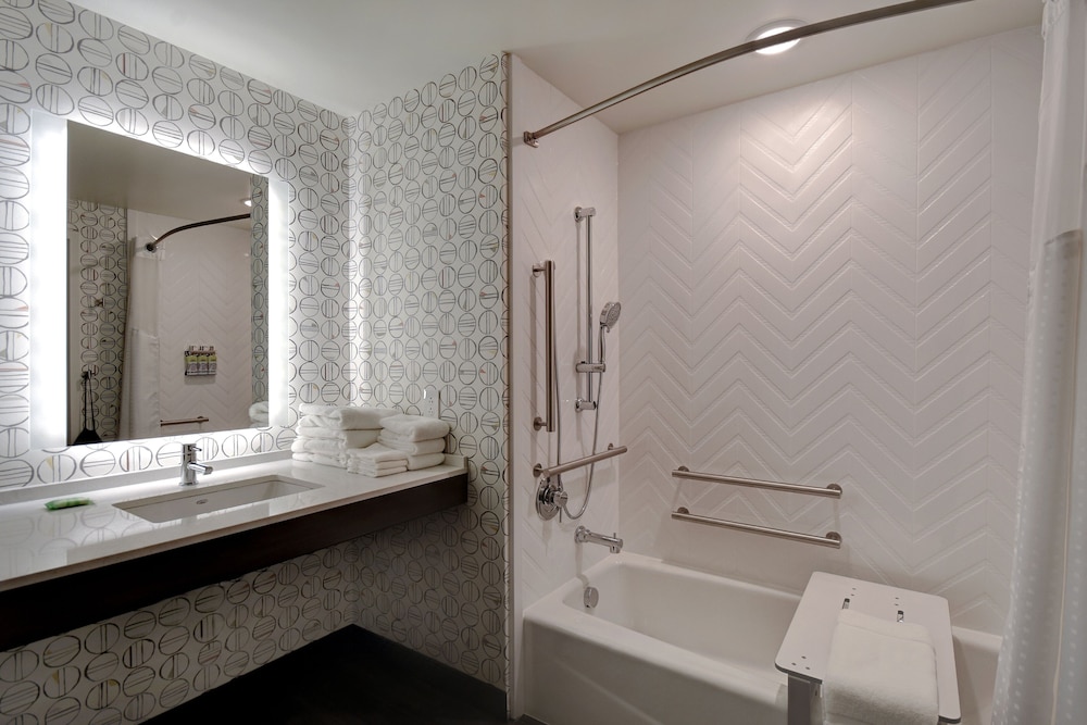 Holiday Inn Erie 11/64