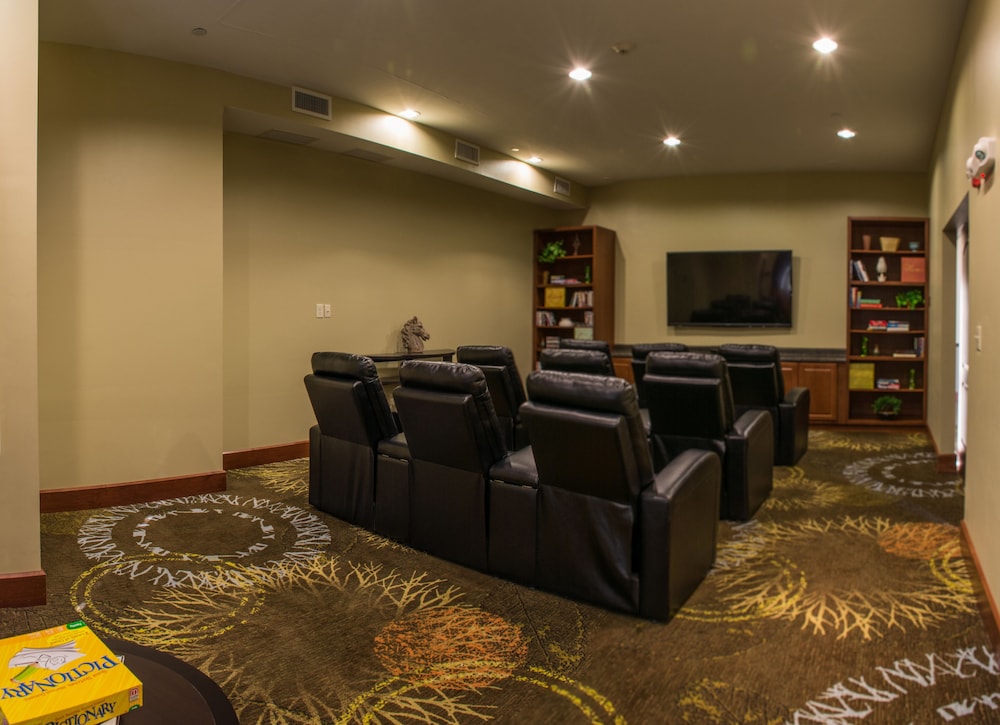 Staybridge Suites Schererville 8/55