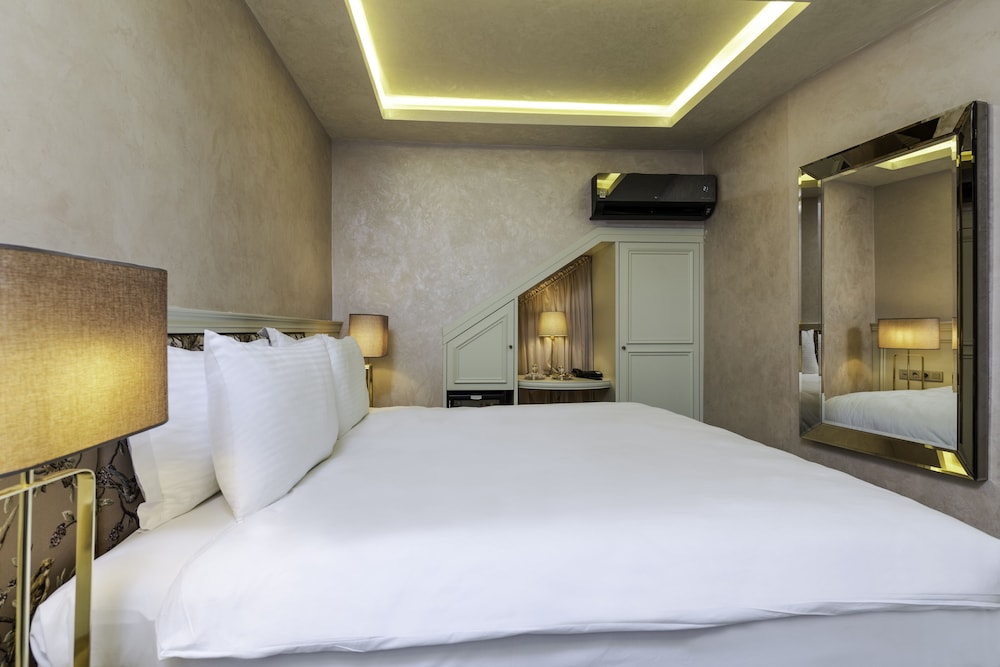 Ayramin Deluxe Hotel 34/78