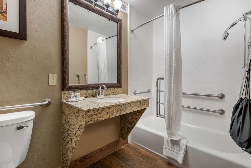Comfort Suites near Route 66 16/49